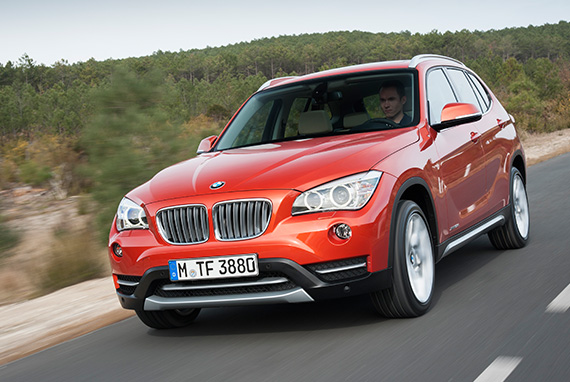 BMW X1に軽快なステアリング操作をサポートするサーボトロニックを全車標準装備