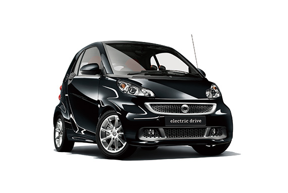「smart fortwo electric drive edition black & white」を限定発売