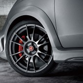 「ABARTH 695 Biposto」を発売