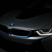 BMW i8に、LEDヘッドライトに比べ2倍もの照射距離を実現した次世代ライト技術「BMWレーザー・ライト」を導入