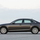 Audi 新型 A4を発表