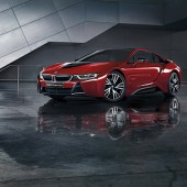 BMW i8の限定モデル「Celebration Edition “Protonic Red”」を発売