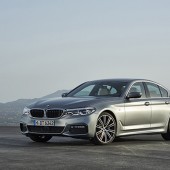 BMW 新型 5シリーズを発表